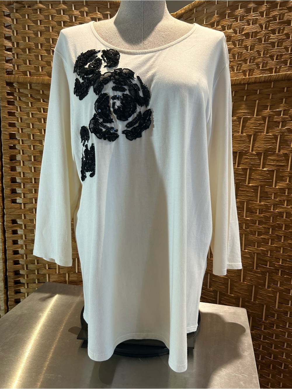 Chico’s Ivory Black Floral Appliqué Tunic Top Size 3 Beaded Artwear